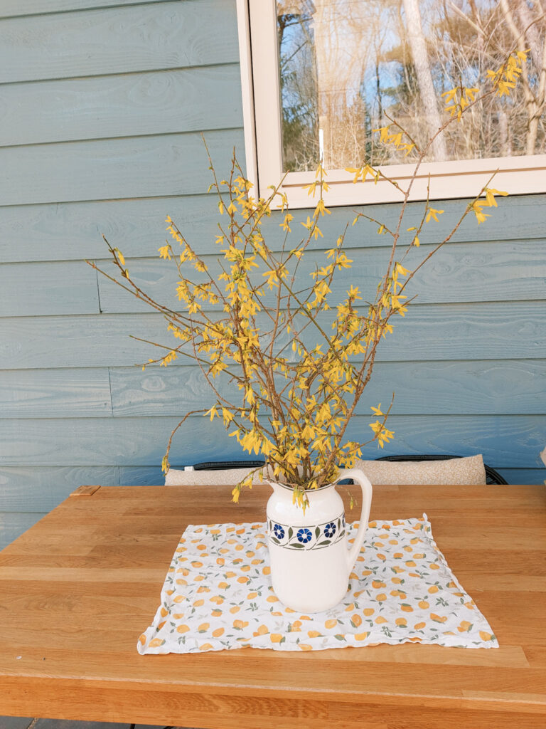Bloemen, blije bijen en een baby