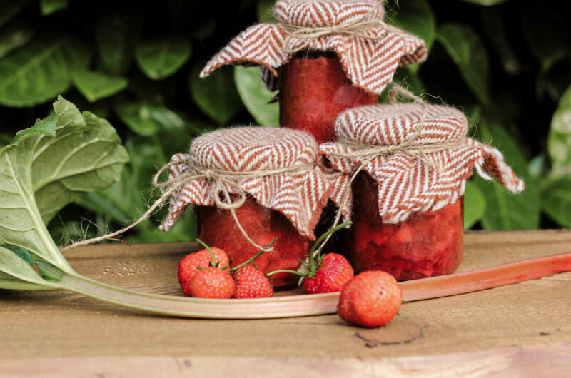 Rabarbercompote met aardbei en vanille